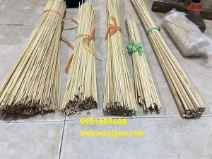 Que tre tròn cắm hoa trang trí